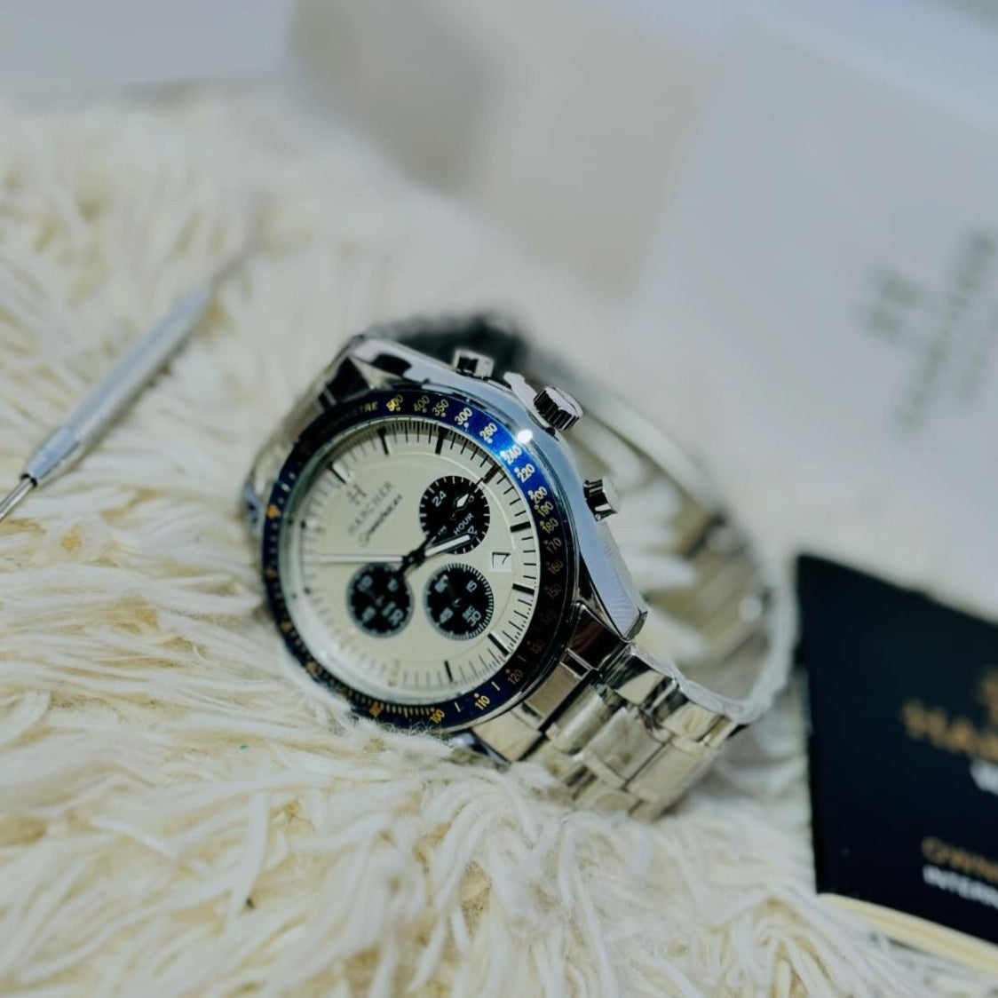 Harcher Men's Elegant Quartz Watch with Chronograph – Stainless Steel Band, Water-Resistant up to 200 Meters, Black & White Dial, Calendar Feature, Multi-Functional Design for Casual Attire