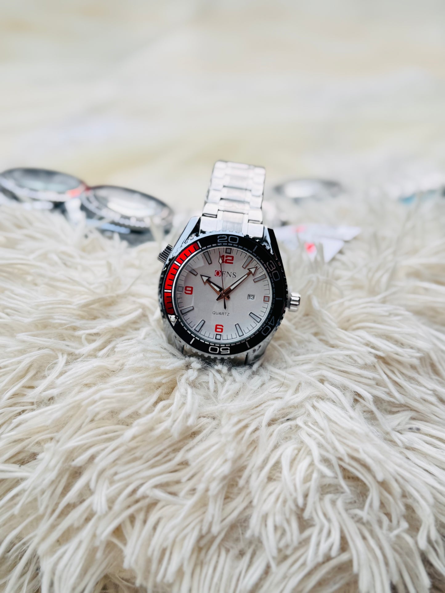 OFNS Men'S Sport Watch - 30m High Quality, Luminous Hands & Calendar, Durable Steel Band, White Dial with Red Accents