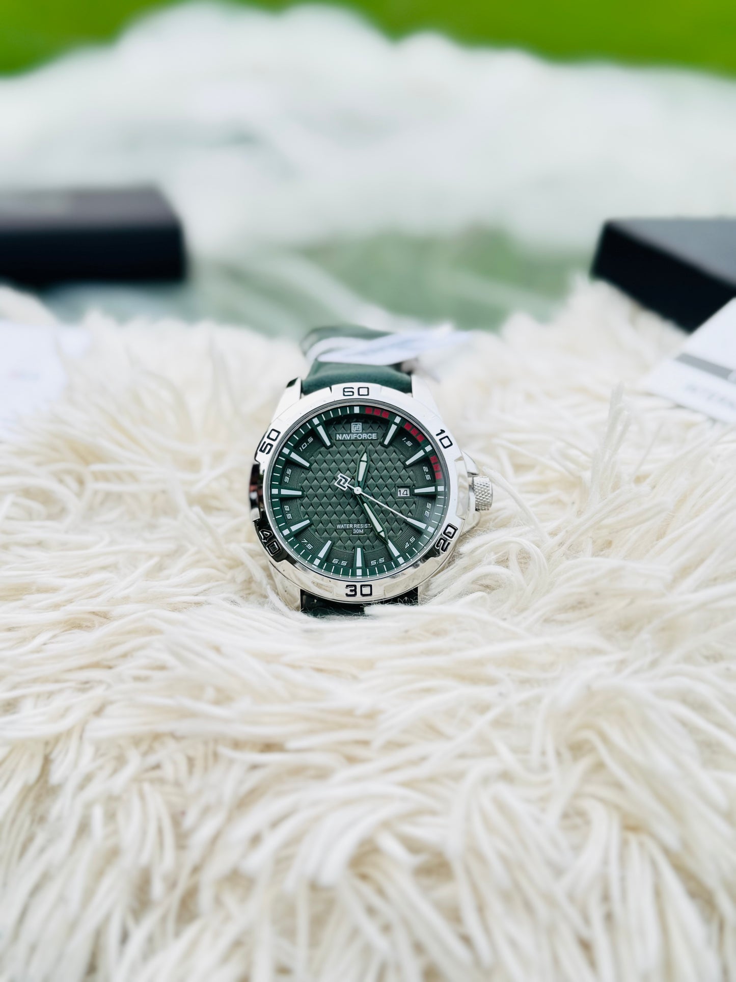 NAVIFORCE 's Casual Alloy Case Quartz Watch with Genuine Leather Strap, Waterproof Dial, Youthful and Stylish Wristwatch