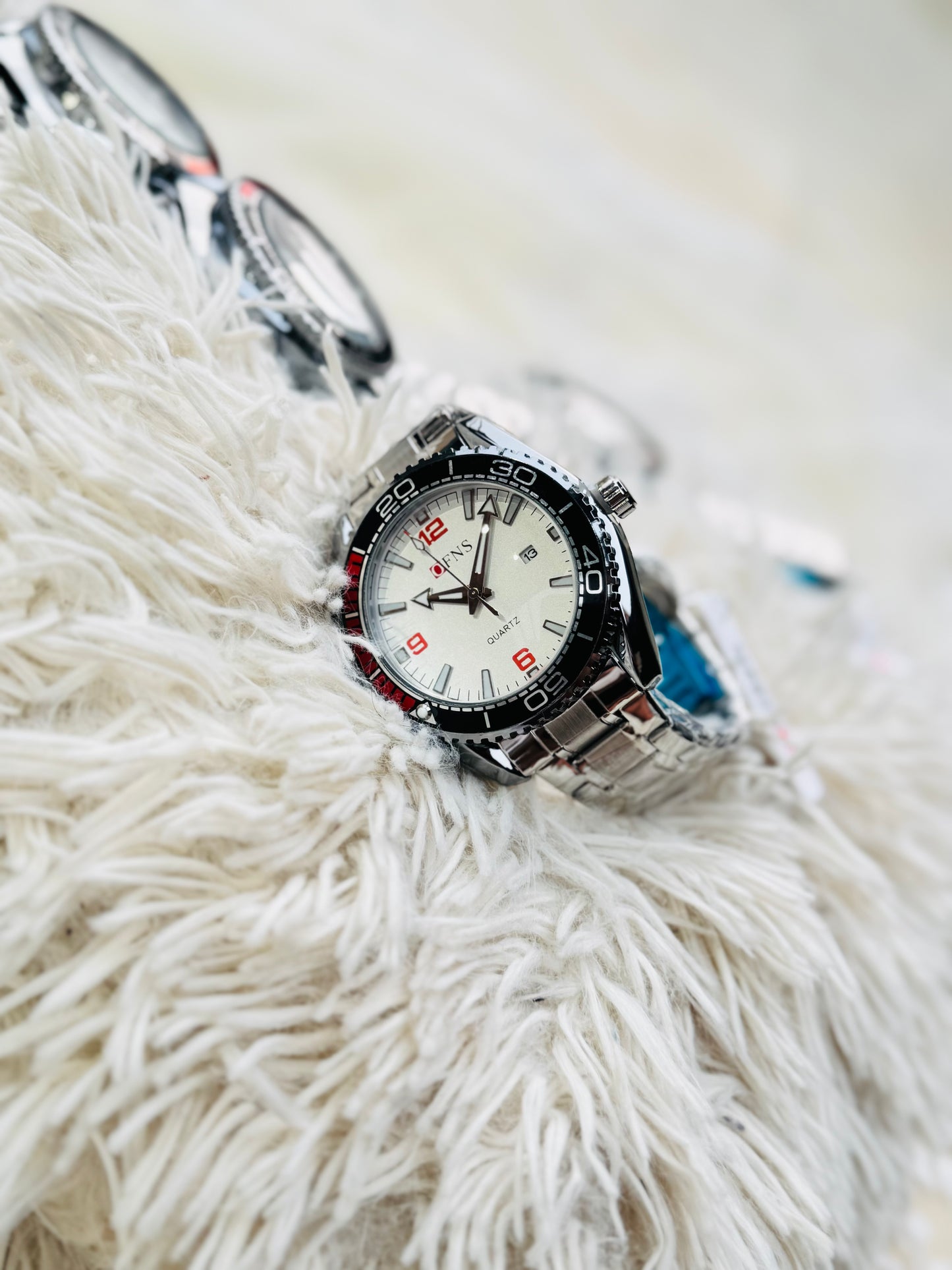 OFNS Men'S Sport Watch - 30m High Quality, Luminous Hands & Calendar, Durable Steel Band, White Dial with Red Accents